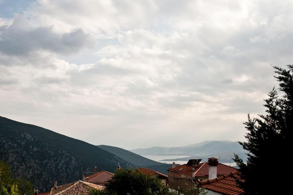 House In Delphi Villa Bagian luar foto